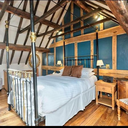 Sebastians Hotel Озуъстри Екстериор снимка