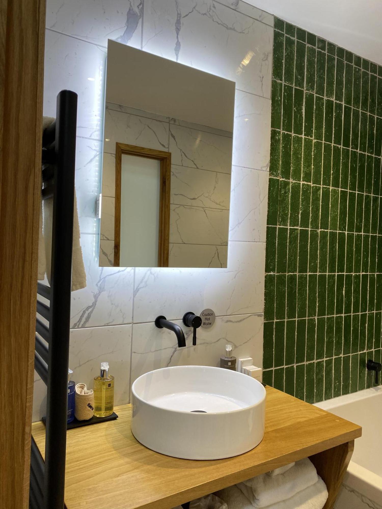 Sebastians Hotel Озуъстри Стая снимка