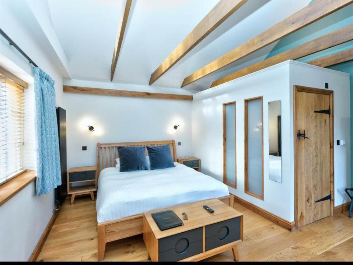 Sebastians Hotel Озуъстри Екстериор снимка