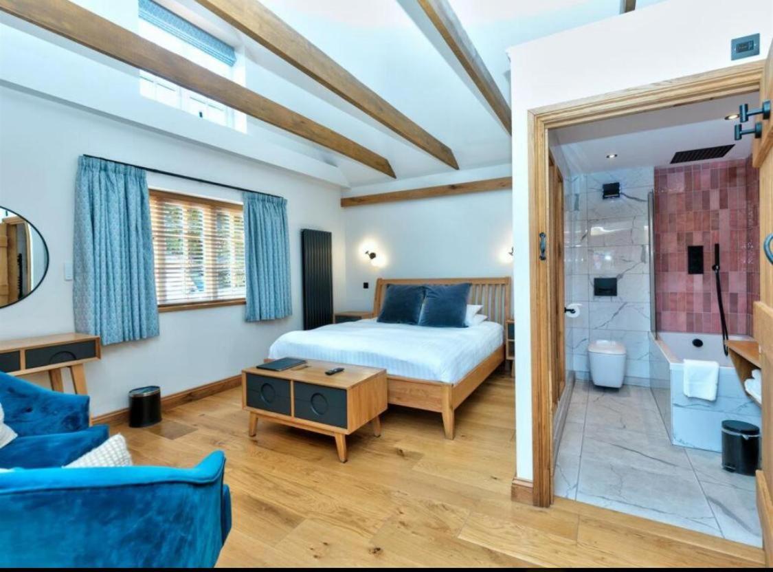 Sebastians Hotel Озуъстри Екстериор снимка